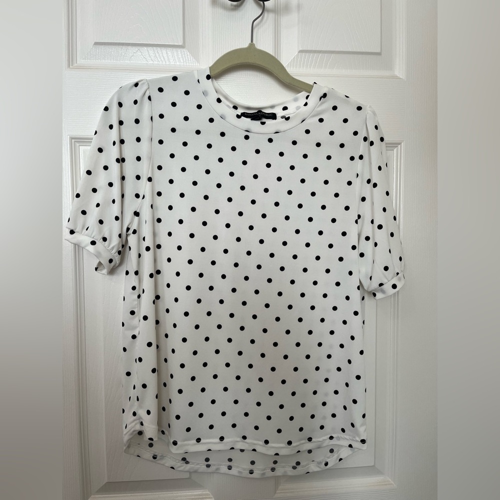 Banana Republic black and white polka dot blouse. Short sleeve. Medium petite.